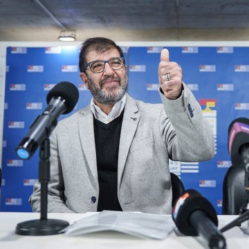 2025-08-04 – El Frente Amplio lanza el “Esto no era una Ferrari Tour” – Darwin Desbocatti post thumbnail image