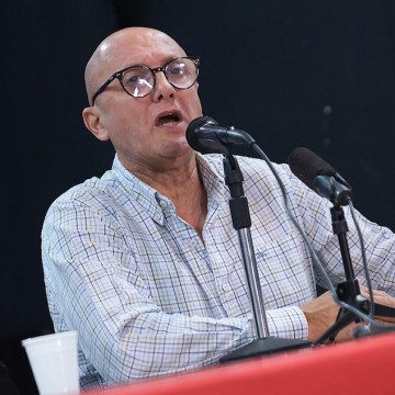 2025-11-18 – Auge y caída del Fogata Bermúdez y otras como 10 noticias en un minuto, cada una – Darwin Desbocatti post thumbnail image