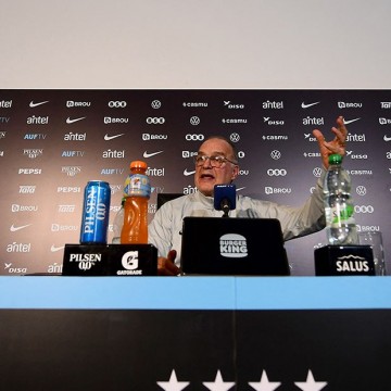 2025-11-21 – Alquimia conceptual de gurú: Bielsa sigue en la selección aunque humanamente no ha logrado que lo acepten, ni lo logrará – Darwin Desbocatti post thumbnail image